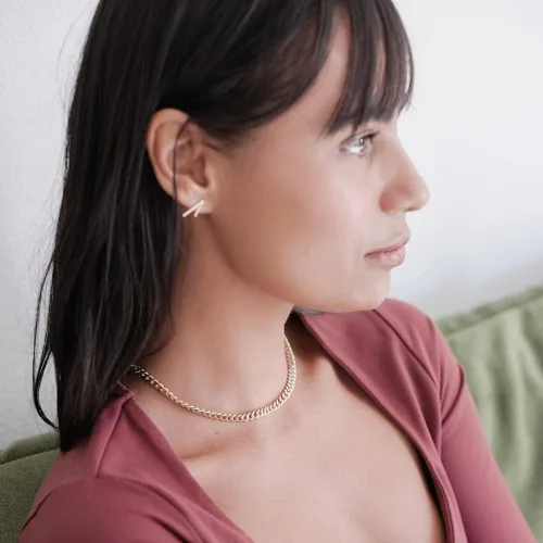 Vista 4 de Honeycat Fiona Bold Curb Chain Necklace Joyería minimalista y delicada