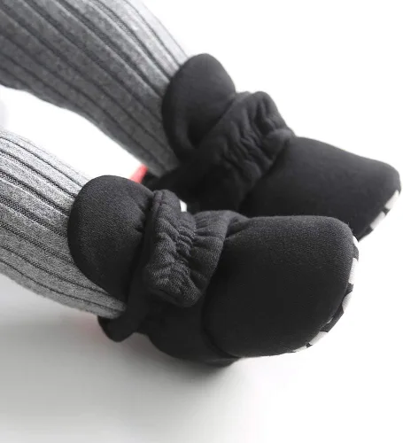 Vista 3 de Botines de forro polar para bebé y niña, para recién nacidos, acogedores, calcetines cálidos de invierno, antideslizantes, suela suave, zapatos