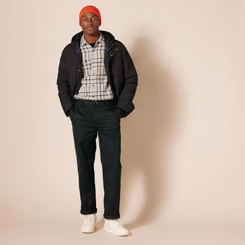 Vista 5 de Tienda Essentials Pantalón chino de corte clásico, resistente a las arrugas, sin pinzas, para hombre (disponible en tallas grandes y altas)