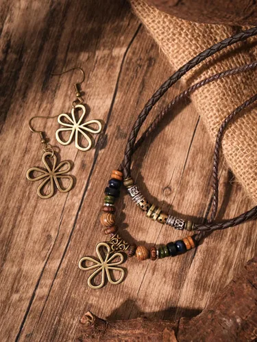 Vista 5 de MINACHI Layered Boho Wood Bead Choker Necklace, Hollow Flower Charm, Personality Jewelry for Men and Women