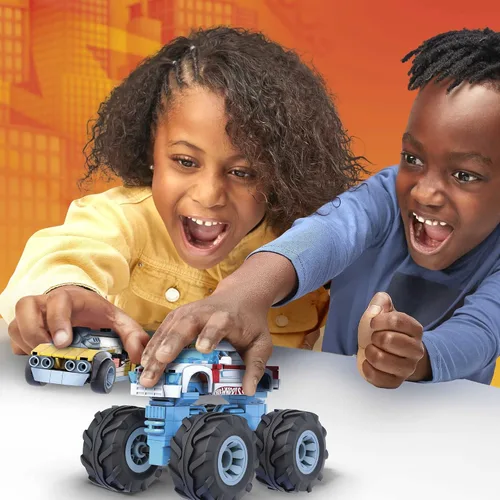 Vista 2 de MEGA Hot Wheels - Vehículo coleccionable de juguete de construcción Rodger Dodger, 2 microfiguras de acción y características de lujo