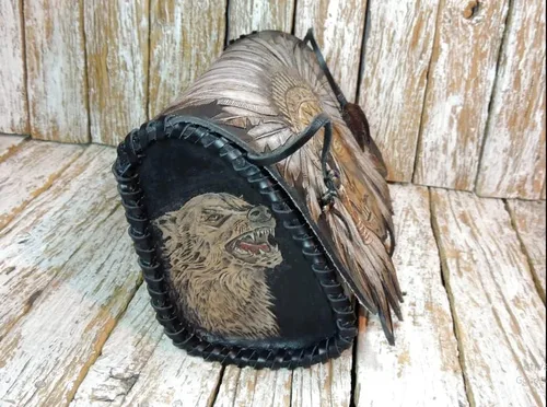 Vista 5 de Cráneo indio, hombre rojo, nativo americano, jefe, tubo, águila calva, lobo gris, bolsa de herramientas de motocicleta de cuero genuino 3D, bolsa