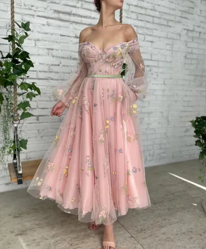Vista 2 de Fivsole Vestido de fiesta de manga hinchada con hombros descubiertos, tul bordado de flores, vestidos florales formales cortos