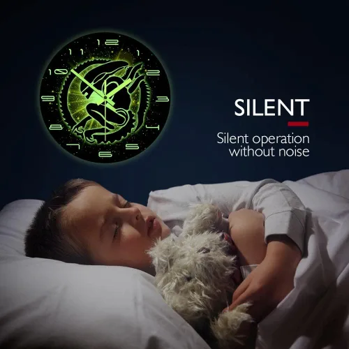 Vista 6 de The Geeky Days Alien Xenomorph Reloj que brilla en la oscuridad, funciona con pilas, silencioso de cuarzo, película de ciencia ficción, luminoso, 12