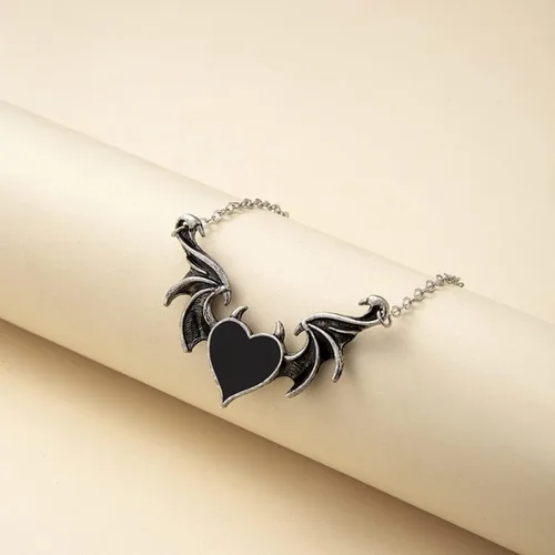 Vista 2 de Caiyao Collares de ala de murciélago de corazón malvado de Halloween, gargantilla con dije de ala de durazno de demonio punk para mujeres y niñas