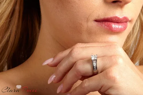 Vista 4 de Clara Pucci Juego de anillos de compromiso de boda de 340 quilates con diamantes de imitación de corte princesa y circonita cúbica de oro blanco