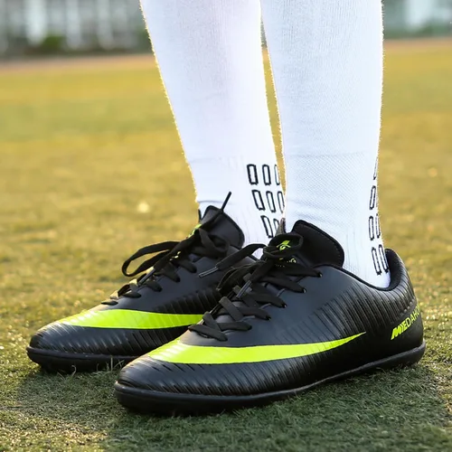 Vista 7 de UYO Zapatos de fútbol de interior para hombre, tacos de fútbol bajos, con cordones, antideslizantes, para deportes, fútbol sala TF