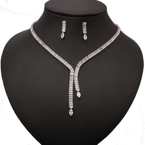 Vista 5 de Collar con colgante de circonita cúbica para niñas y mujeres, collar de letras delicadas para mujeres y niñas, conjunto de joyas para mujeres