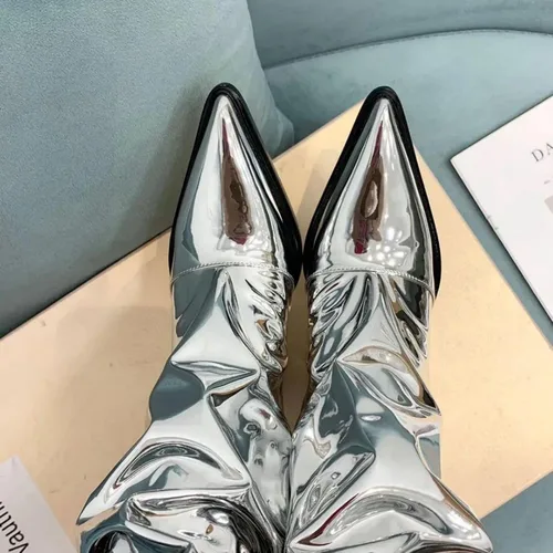 Vista 2 de Vertundy Botas altas hasta la rodilla metálicas con punta puntiaguda para mujer, botas altas de tacón alto de charol plisadas, botas largas plisadas