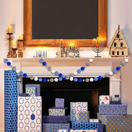 Vista 3 de Guirnaldas de pompones de Hanukkah – Decoraciones de Hanukkah – Guirnaldas de bolas de fieltro blanco con cuentas de Janucá, azul, azul oscuro, gris