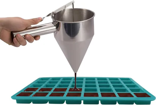 Vista 2 de Mity Rain Moldes de silicona cuadrados de trufa de chocolate y caramelo duro de 40 cavidades