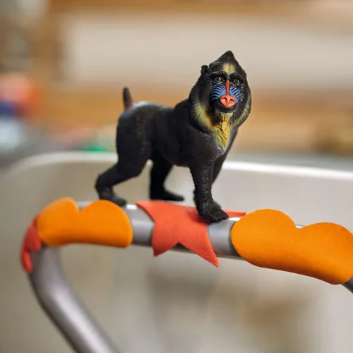 Vista 2 de Schleich Wild Life - Figura realista de mono mandril, juguete auténtico y altamente detallado, duradero para la educación y juego divertido