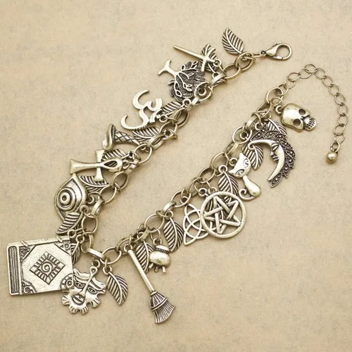 Vista 4 de RechicGu Mythology - Pulsera de cuento de hadas con dije de la suerte, diseño de gato celta con hoja de cruz y luna