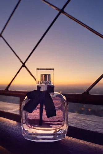 Vista 4 de Yves Saint Laurent Mon Paris Intensement para mujer EDP Aerosol Floral 3 onzas líquidas
