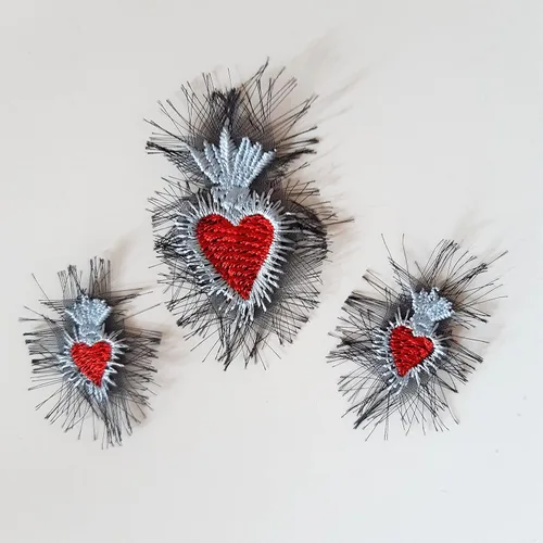 Vista 2 de Moks(p)403 Set 3 pc patch, Heart embroidered small patch, Sacred Heart patch - milagro