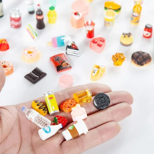 Vista 8 de 50 piezas de botellas en miniatura de comida y bebida, latas de refresco, accesorios de juego de cocina de simulación, juguetes de Hamburgo, pastel