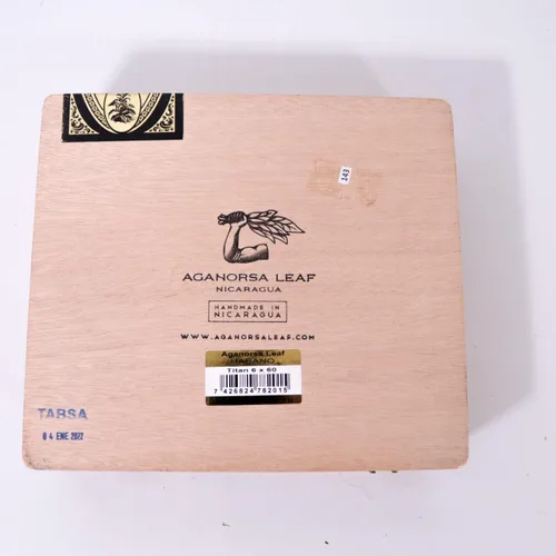 Vista 8 de Aganorsa Casa Fernandez Titan Habano Caja de cigarros de madera vacía 8" x 7" x 2