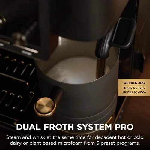 Vista 7 de Ninja Luxe™ Café Pro diseñado por David Beckham, máquina de café expreso, café por goteo, cerveza fría, agua caliente, manipulador integrado