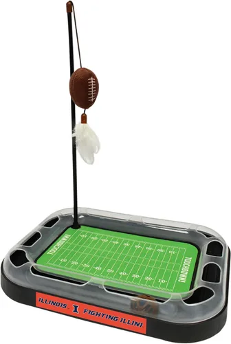 Vista 4 de Pets First NCAA Alabama Crimson Tide Football Field - Juguete rascador para gatos con peluche relleno de hierba gatera y juguete de plumas, con bola
