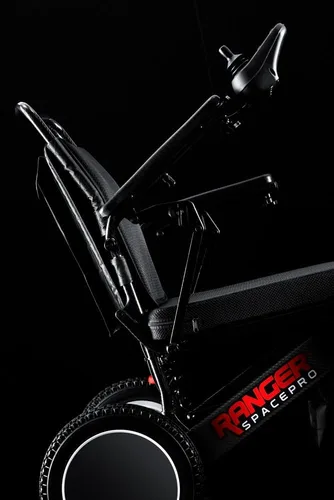 Vista 8 de Porto Mobility Ranger SpacePro XL - Silla de ruedas eléctrica de fibra de carbono ligera y plegable de próxima generación (carbono, asiento ancho XL)