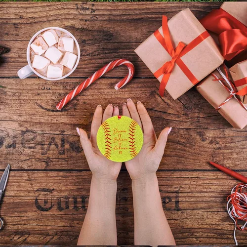 Vista 4 de Roowest 12 adornos para árbol de Navidad de sóftbol 2024, personalizados, redondos, brillantes, acrílico, para colgar en el árbol de Navidad, regalo