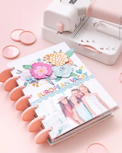 Vista 4 de We R Disc Cinch - Herramienta para encuadernación de libros, color blanco y rosa