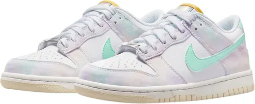 Vista 892 de Nike Kid's Dunk Low Sneaker