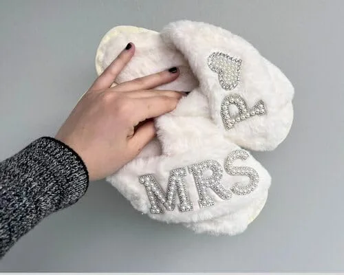 Vista 7 de Pantuflas de personalización de nombre Pantuflas esponjosas para fiesta de novia Regalo de Navidad Pantuflas personalizadas Regalo de dama