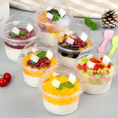 Vista 2 de Rocutus Vasos de postre de plástico transparente, paquete de 50 vasos de postre de plástico transparente con tapas de cúpula, tazas de fiesta, tazas