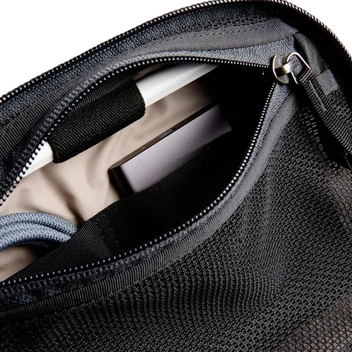 Vista 4 de Bellroy Lite Tech Kit, organizador de viaje electrónico, color negro