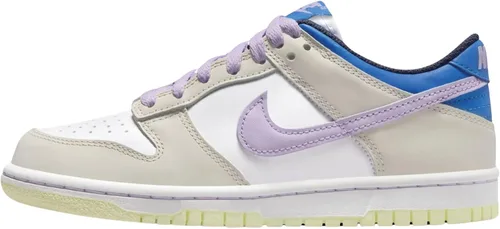 Vista 415 de Nike Kid's Dunk Low Sneaker