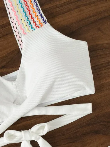 Vista 4 de WDIRARA Conjunto de traje de baño de bikini de cintura alta con rayas de arco iris cruzado en la parte delantera