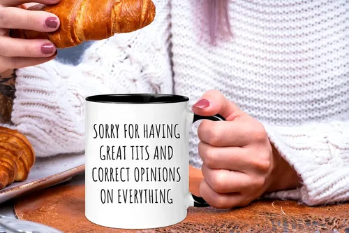Vista 3 de wonwhew Taza divertida, siento tener grandes tetas y opiniones correctas sobre todo, para colega, amigo, taza de oficina, taza de café de cerámica