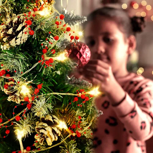 Vista 5 de Mosoan Guirnalda de 30 luces LED de Navidad de 10 pies, funciona con pilas, 2 modos de luz, guirnalda de bayas rojas iluminadas para árbol