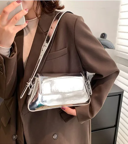 Vista 2 de Bolso de noche para mujer, bolso de mano Y2k, plateado brillante, bolso de mano, bolso de fiesta, lindo bolso metálico