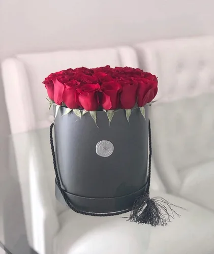 Vista 3 de UNIKPACKAGING Caja de flores redonda de alta calidad, con borla, cajas de regalo para flores de lujo y arreglos de regalo, juego de 3 piezas (negro)