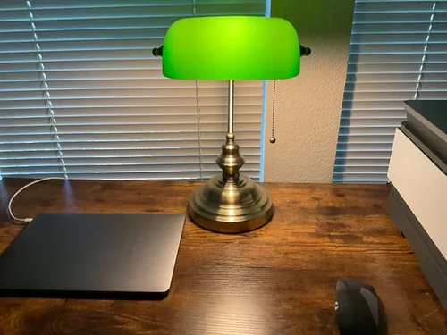 Vista 2 de Lámpara de escritorio de banqueros de vidrio con interruptor de cadena de tracción Enchufe en accesorio (verde)
