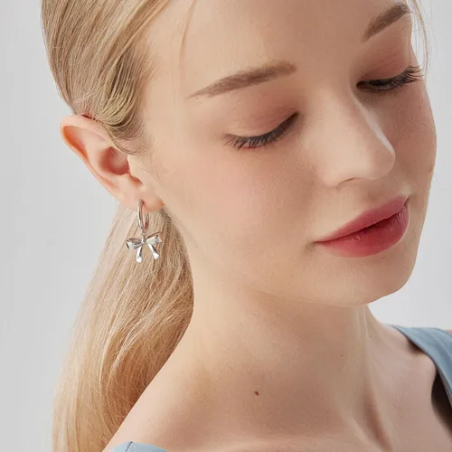 Vista 4 de Aretes de lazo para mujer, ligeros, hipoalergénicos, plateados, dorados, aretes colgantes para mujer, joyería de moda para regalo