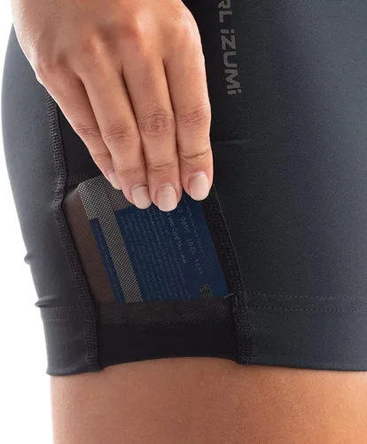 Vista 4 de PEARL IZUMI Pantalones cortos de ciclismo para mujer de 5 pulgadas con bolsillos de malla, acolchados y transpirables con tela reflectante