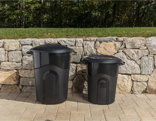 Vista 7 de United Solution TI0087 - Contenedor de basura redondo de 20 galones, color negro, fácil de transportar con construcción resistente, asas de paso