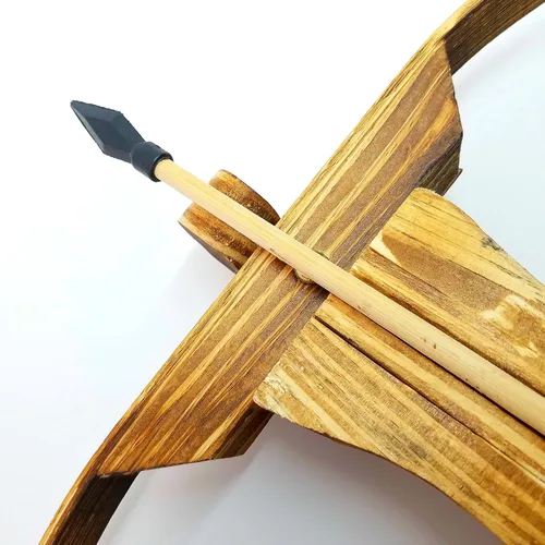 Vista 4 de Adventure Awaits! - Set de ballesta de juguete artesanal de madera - 10 flechas de madera y un carcaj - para jugar al aire libre