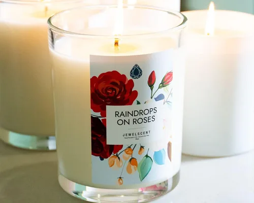 Vista 4 de Raindrops on Roses - Vela para el hogar de 18 onzas con joyería sorpresa