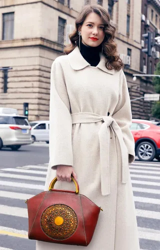 Vista 2 de Bolsos de cuero genuino para mujer, organizador retro de cuero de curtido vegetal, bolso de hombro de tótem en relieve vintage