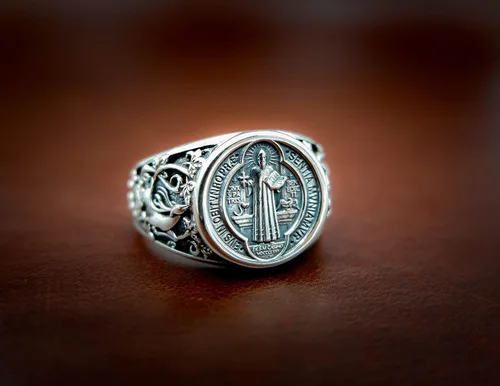Vista 3 de Anillo de plata de ley 925 con sello católico de San Benito Medalla de San Benito, joyería de amuleto