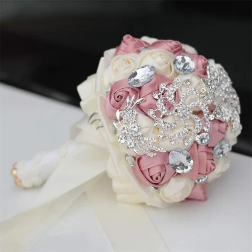 Vista 4 de Ramo de broche para novia pequeña, ramo de boda, ramo de rosas de satén para niña, hecho a medida, ramo floral de boda, arreglo de centro de mesa