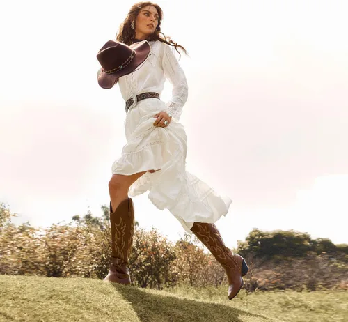 Vista 5 de TINSTREE Botas vaqueras bordadas para mujer, botas vaqueras occidentales, botas altas hasta la rodilla