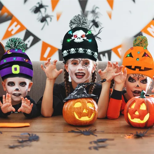 Vista 3 de 6 gorros de Halloween iluminados, sombreros LED de Halloween para hombres y mujeres, lindos gorros de calavera, sombreros de punto de calabaza
