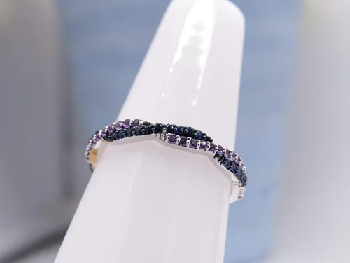 Vista 4 de Dazzlingrock Collection - Banda apilable de oro de 14 quilates con amatista y zafiro azul