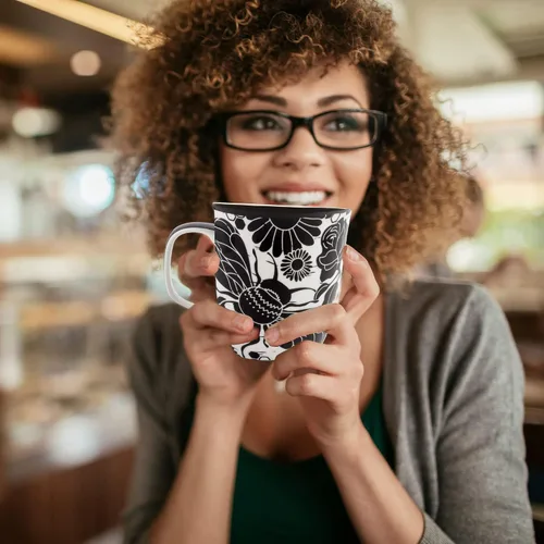 Vista 6 de Karma Gifts - Taza bohemia de 16 onzas, color blanco y negro, diseño de abeja, bonita taza de café y té, tazas de café de cerámica para mujeres
