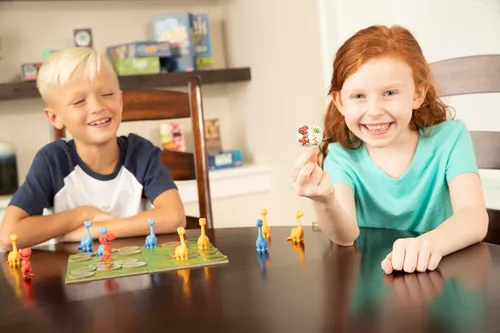 Vista 6 de Jurassic Snack: divertido juego de mesa para jugar contra amigos y familiares, mantén tus dinosaurios vivos y alimentados para ganar, divertido